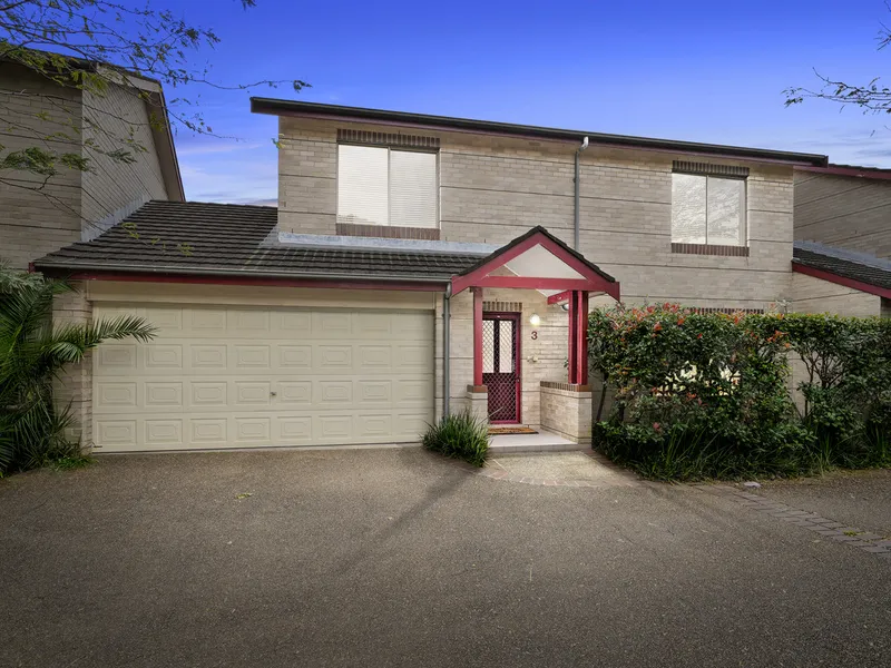 Sleek modern townhouse in a perfectly located boutique complex