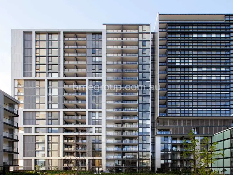 One Bedroom plus Study Apartment with great view!!