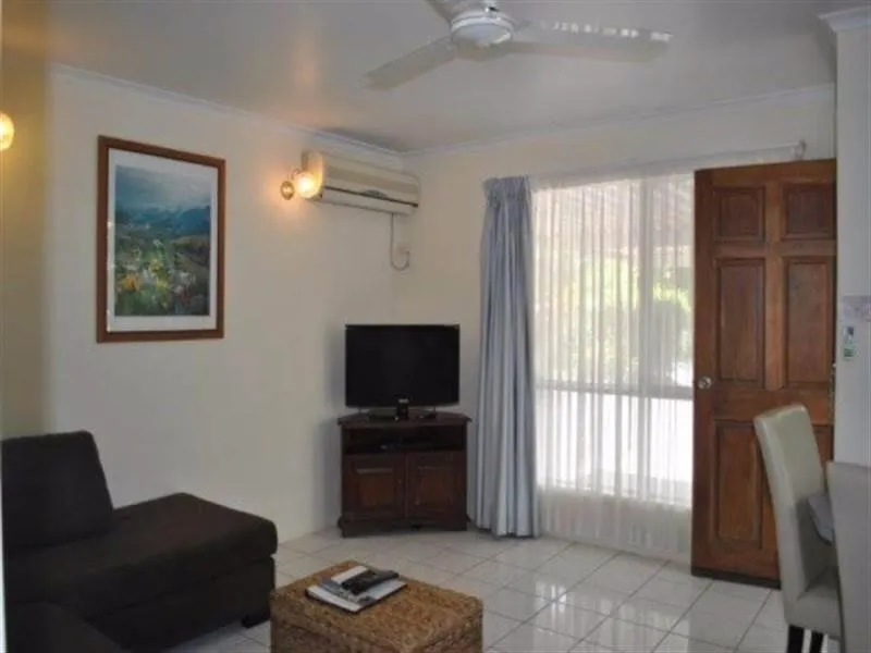 Gorgeous 1 bed unit located in a tropical resort style setting