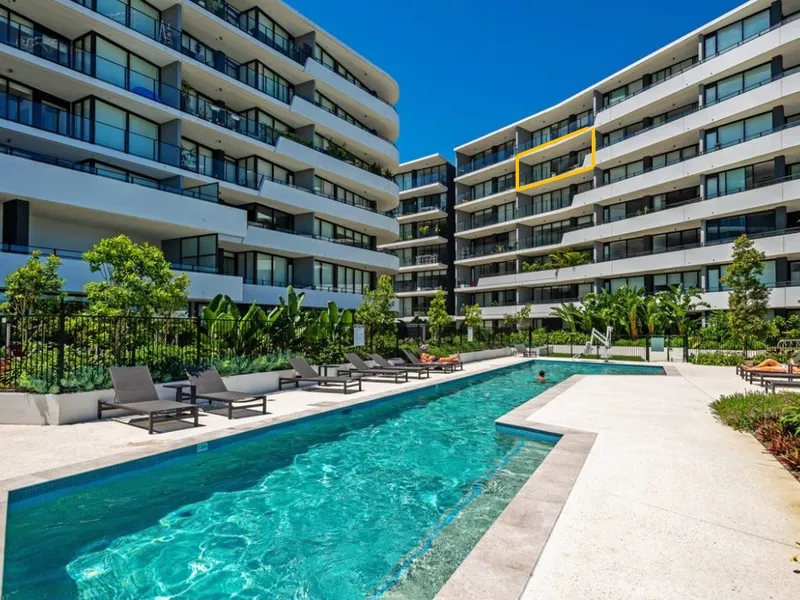 Northerly Pool Views