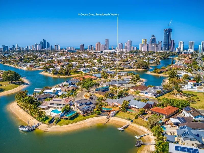 Large Family Waterfront Home Perfect Location