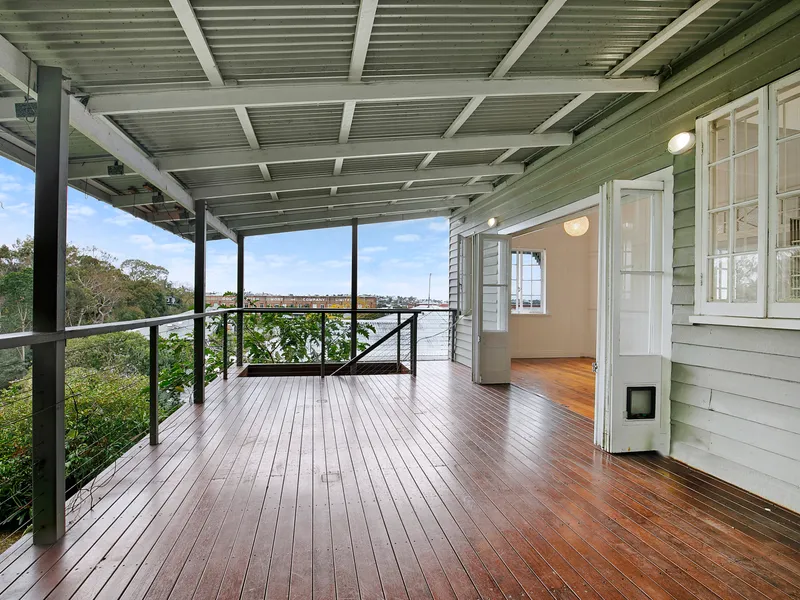 Character Queenslander in sought after Teneriffe hill address