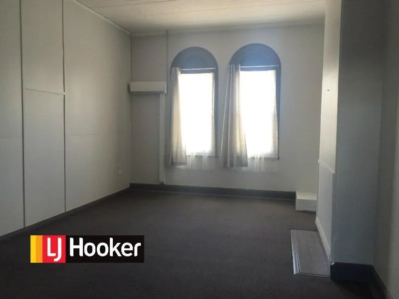 Large Modern Renovated Unit in the CBD