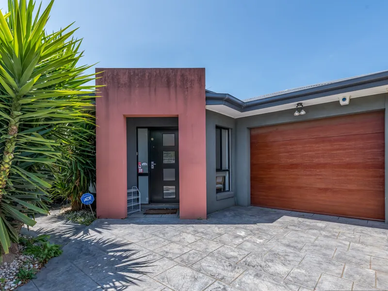 Relax And Enjoy The Privacy Of This Delightful Unit!