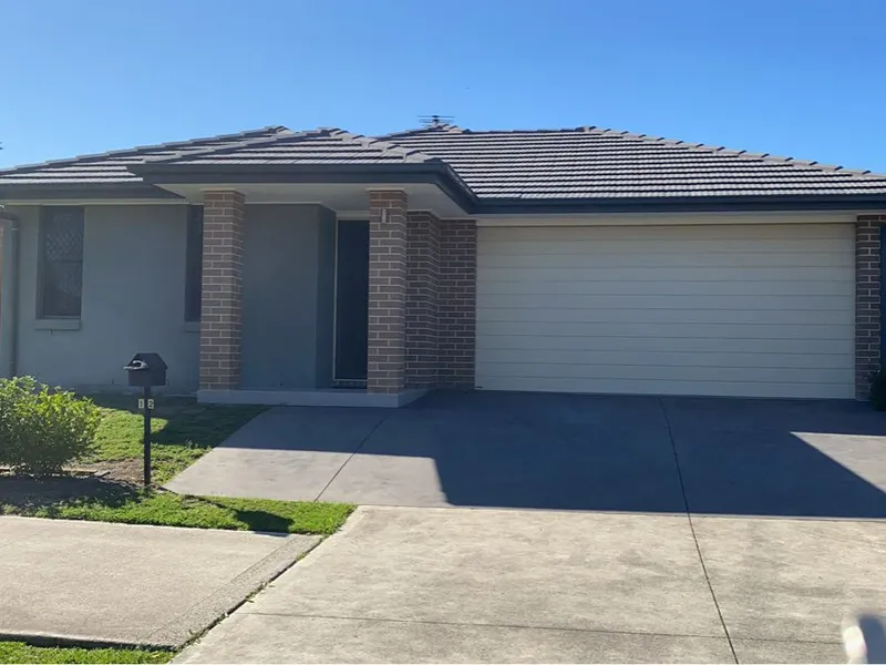 MODERN & SPACIOUS 4 BEDROOM HOME