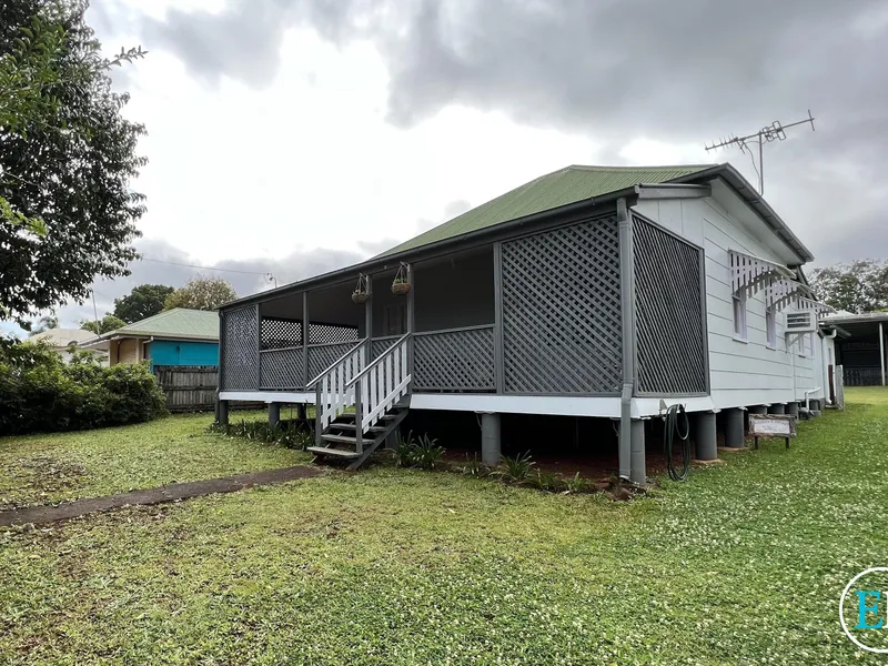 Charming cottage walking distance from town