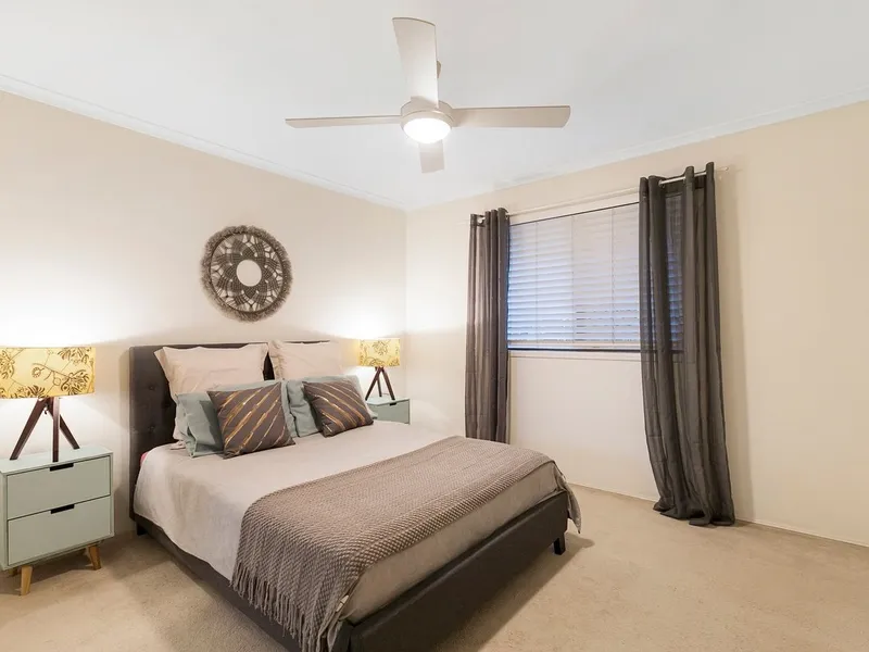 Walk to the Water! Gorgeous Downsizer/Entry Level Villa!