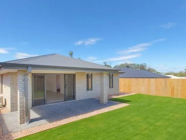 4BED FAMILY HOME WITH LARGE FULLY FENCED BACKYARD