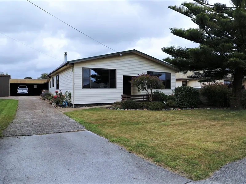 Immaculate Condition & Wonderful Veggie Garden & Under Cover Areas.