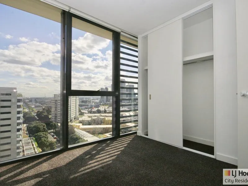 Lovely 2-bedroom apartment in the heart of Southbank for rent!