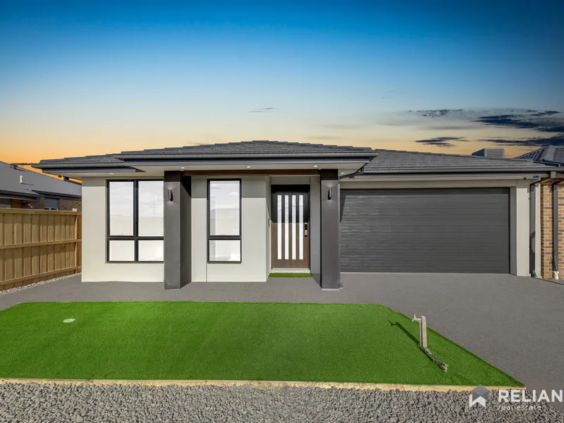 Stunning home in the midst of Thornhill Park!