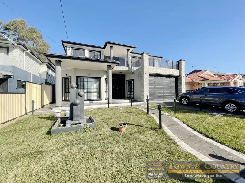 Executive Luxurious House ready for move in