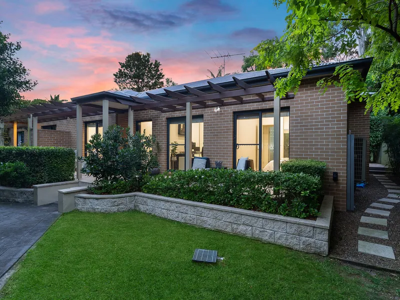 Private family retreat in prime riverside pocket