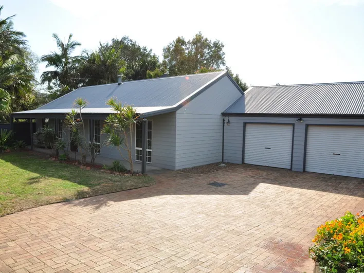 Stylish Beach House Close to Everything