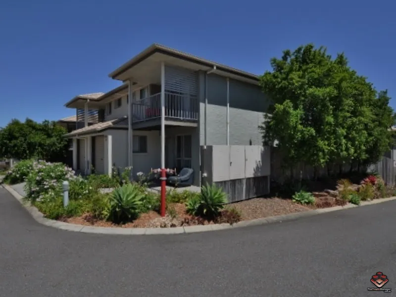 NEAT and BEAUTIFUL AIR-CONDITIONED TOWNHOME with A BALCONY