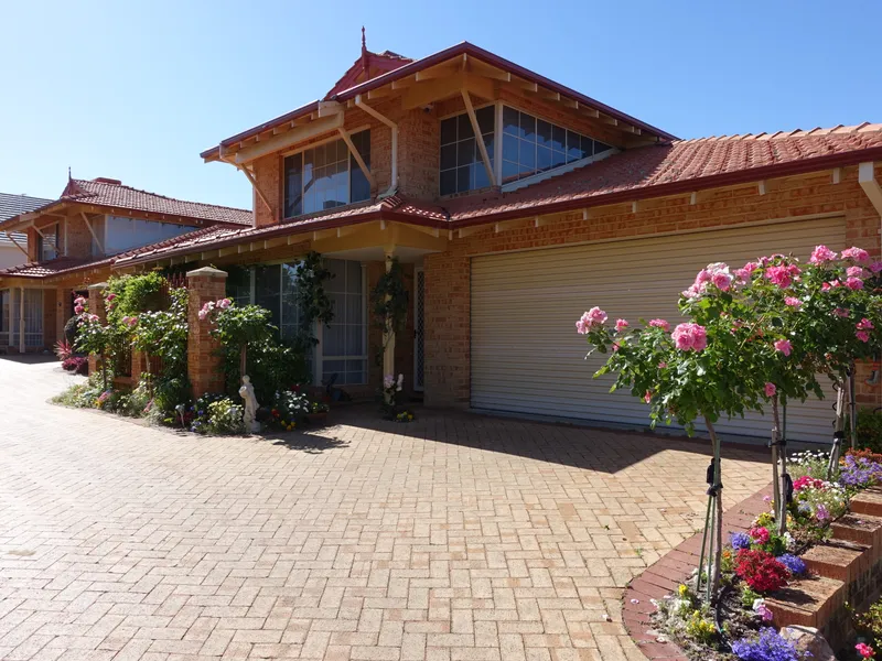 Premier Applecross Home Opposite Parkland