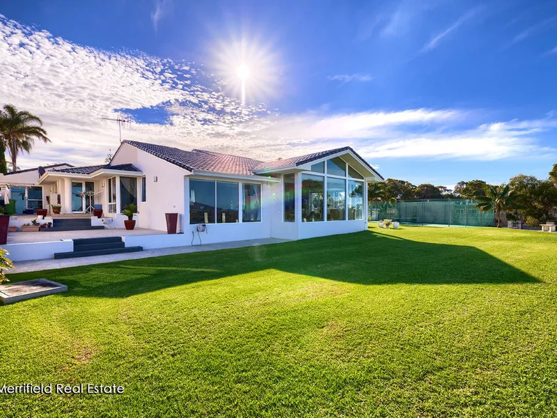 RESORT-STYLE LUXURY LIVING