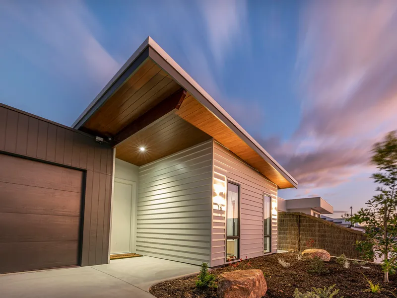 DUAL LIVING AT IT'S BEST!