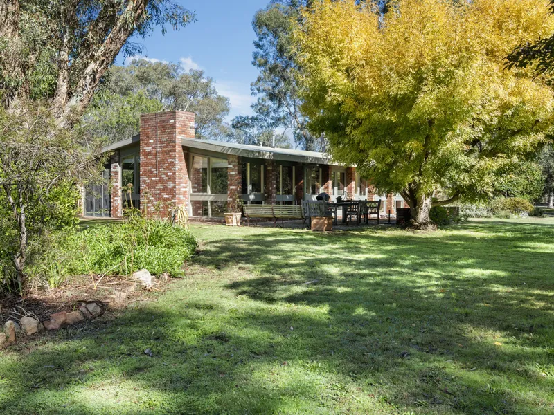25 MCCONNAN STREET A HOME AMONG THE GUMS RIVER FRONTAGE
