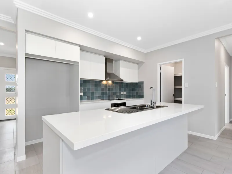 BRAND NEW HOME ON A 2,549M2 BLOCK AT BLUEWATER!