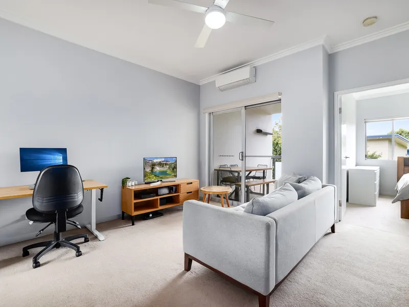 Modern Apartment in Well Maintained Block