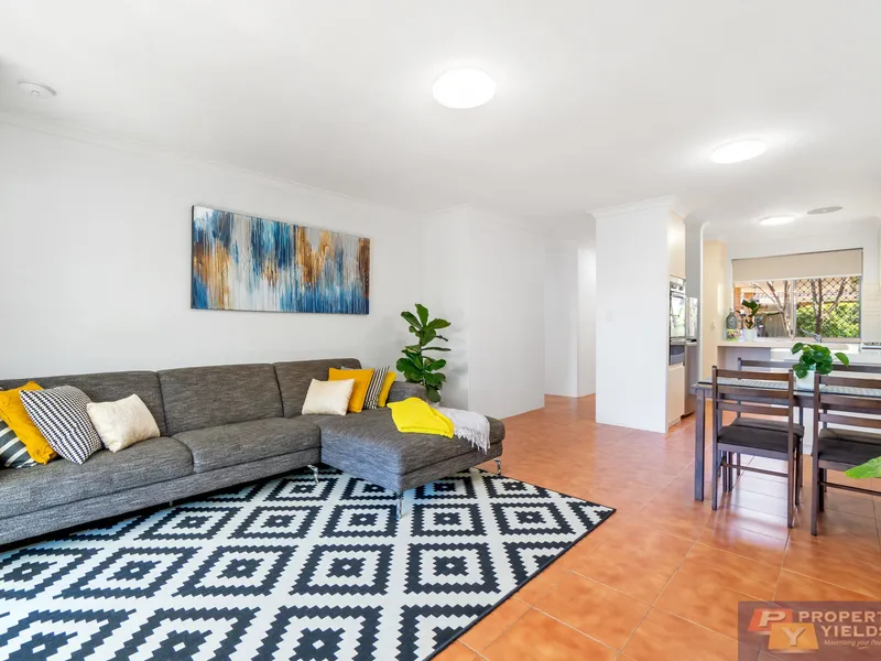 NEST OR INVEST IN THIS FANTASTIC UNIT ON THE BEAUTIFUL MAYLANDS PENINSULA