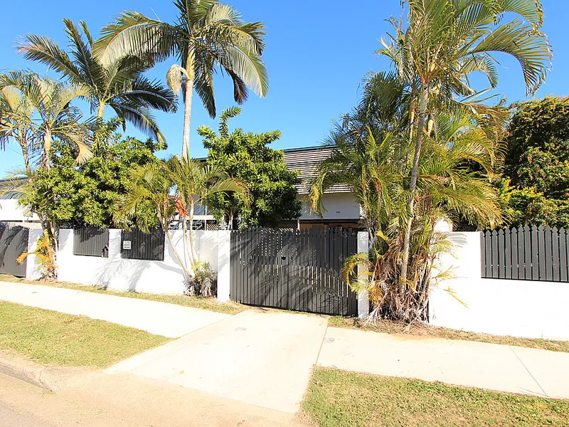 4 BEDROOMS 2 BATHROOMS+ BORE