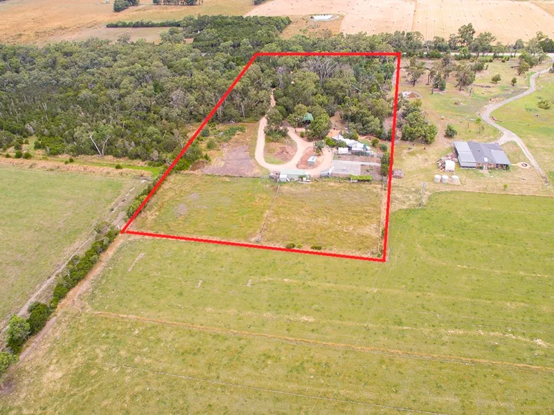 COUNTRY LIFE AT MODELLA ON approx. 5 acres, plus planning permit