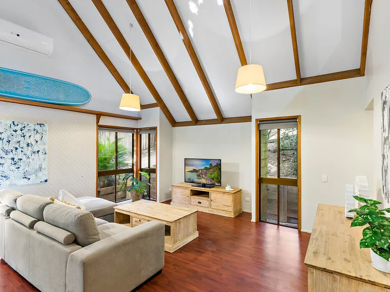 Opportunity Knocks! Entry level home in prime Noosa Heads location.