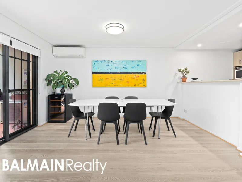 Spacious Two bedroom Apartment in the Balmain Shores Complex with Huge Outdoor Area