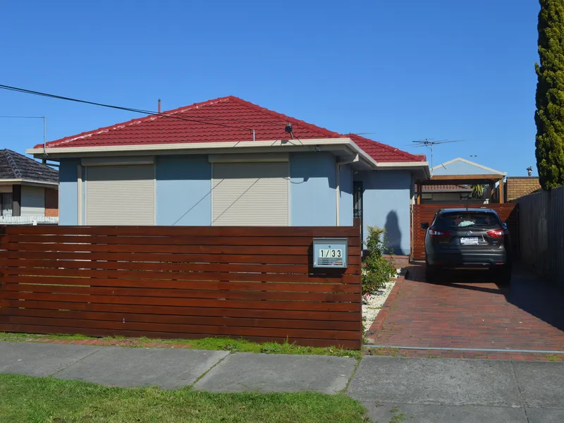 FAMILY HOME IN PRIME LOCATION!