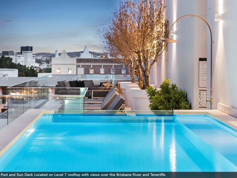 AWARD WINNING BUILDING WITH CONCIERGE - $550/WK