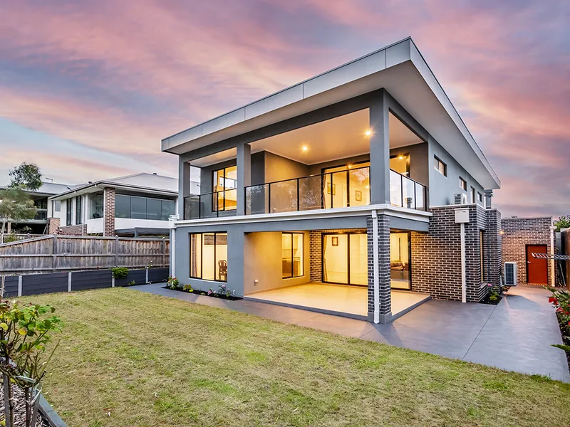 **NOW THIS IS A HOLE IN ONE** SOME 51 SQUARES OF CUSTOM FLAIR NESTLED IN A SECLUDED LOCALE!