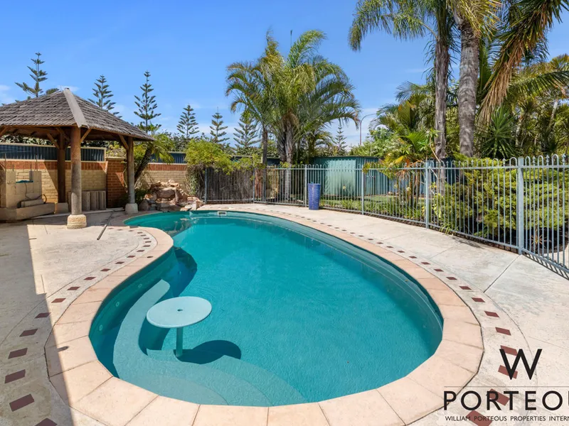 BEAUTIFUL FAMILY HOME LOCATED IN A QUIET STREET