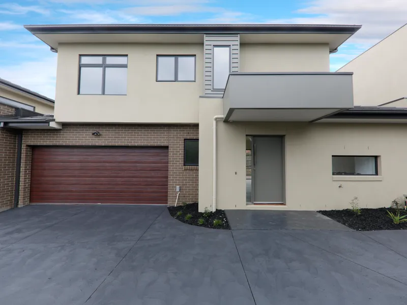 Brand New Luxurious Living!