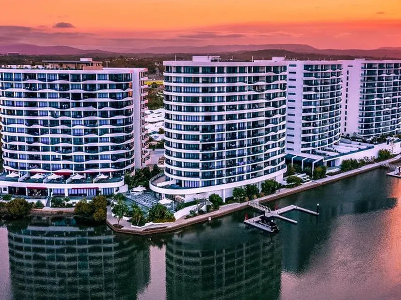 North Facing Top Floor Sky Home
