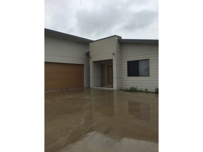 FULLY FURNISHED 4 BEDROOM EXECUTIVE HOUSE WITH POOL