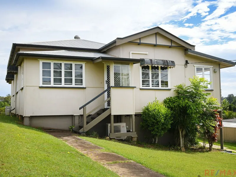 Furnished 2 Bedroom Queensland Style Home