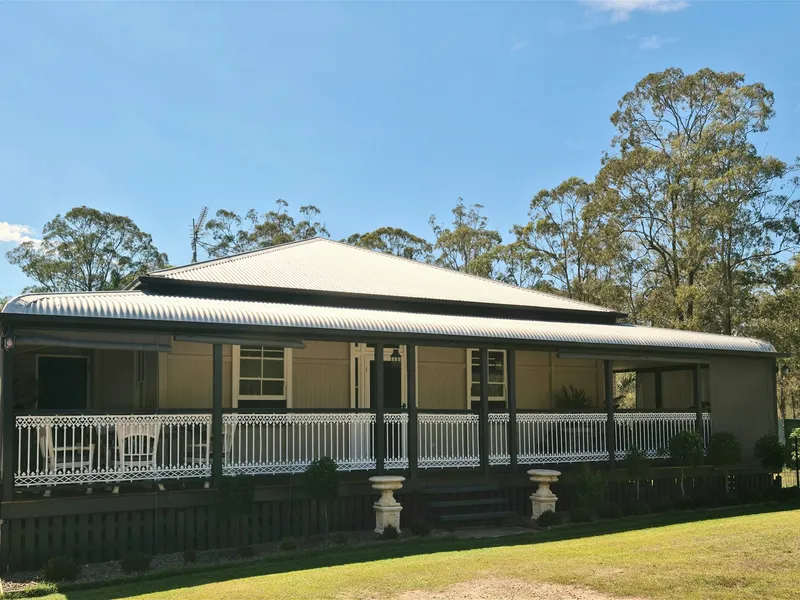 SOUGHT AFTER COUNTRY HERITAGE --LOVE THE LIFESTYLE