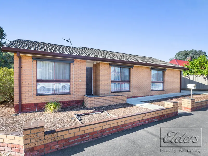 CENTRALLY LOCATED, 3 BEDROOM HOME, OFF STREET PARKING, WALK TO CBD