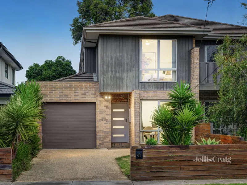 A Parkside Townhouse Temptation