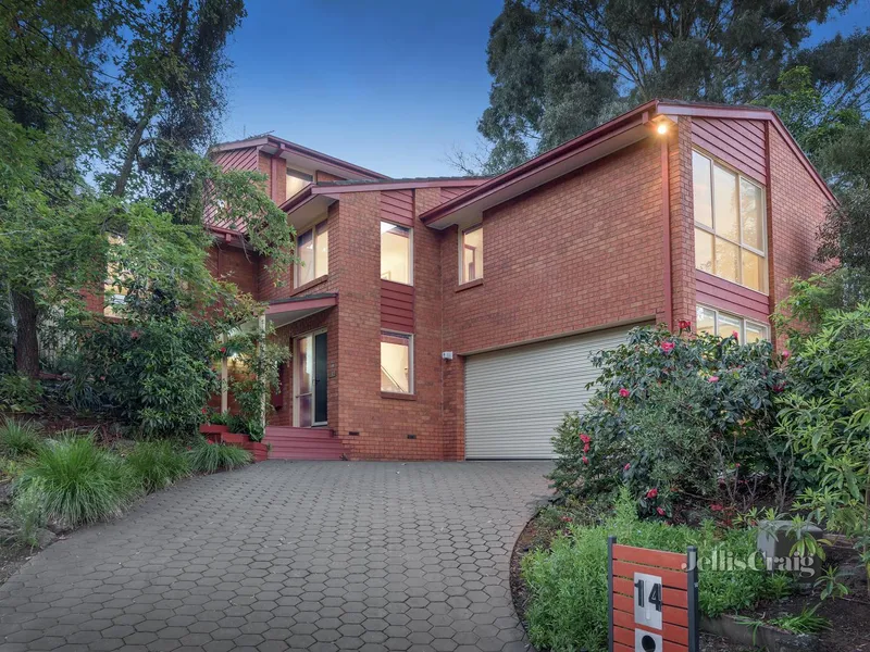 Generous family home in idyllic leafy location