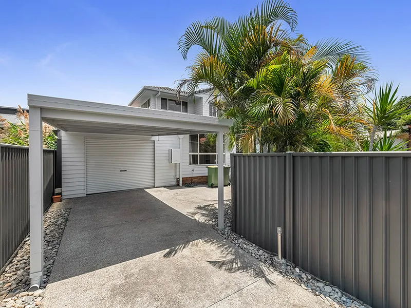 Superb Family Home! Walk to Currumbin Beach and the Estuary.