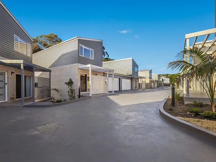 LIGHTHOUSE BEACH TOWN HOME - DUCTED AIR CONDITIONING