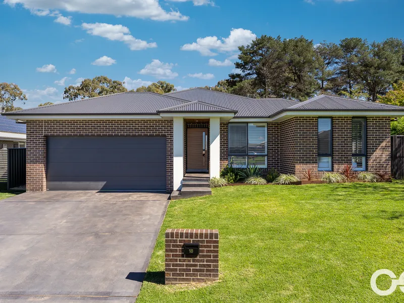 Stylish and Spacious Home Overlooking Bushland in North Orange