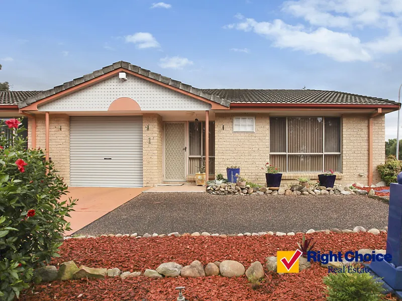 Easy-care Villa in Lakeside Location