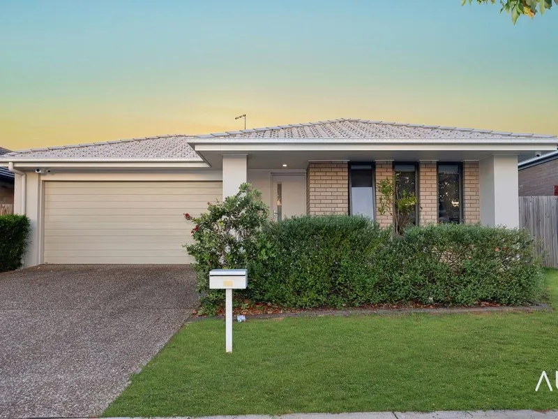 Modern Elegance in Spring Mountain: 4-Bedroom House with Spacious Layout