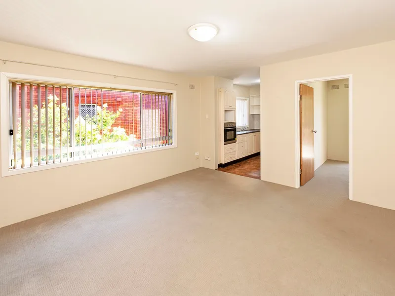 Bright 3 bedroom unit!