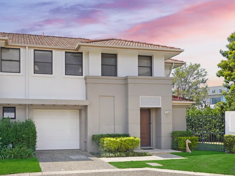 LIFESTYLE AND LOCATION, YOU'LL LOVE THIS! STYLISH 3 BEDROOM TOWNHOUSE