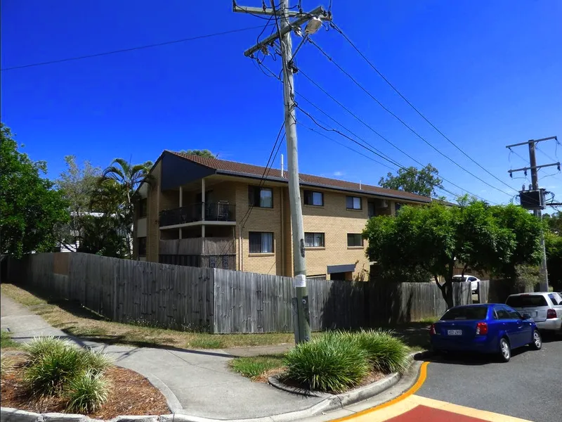 Freshly Renovated 2 Bedroom Unit